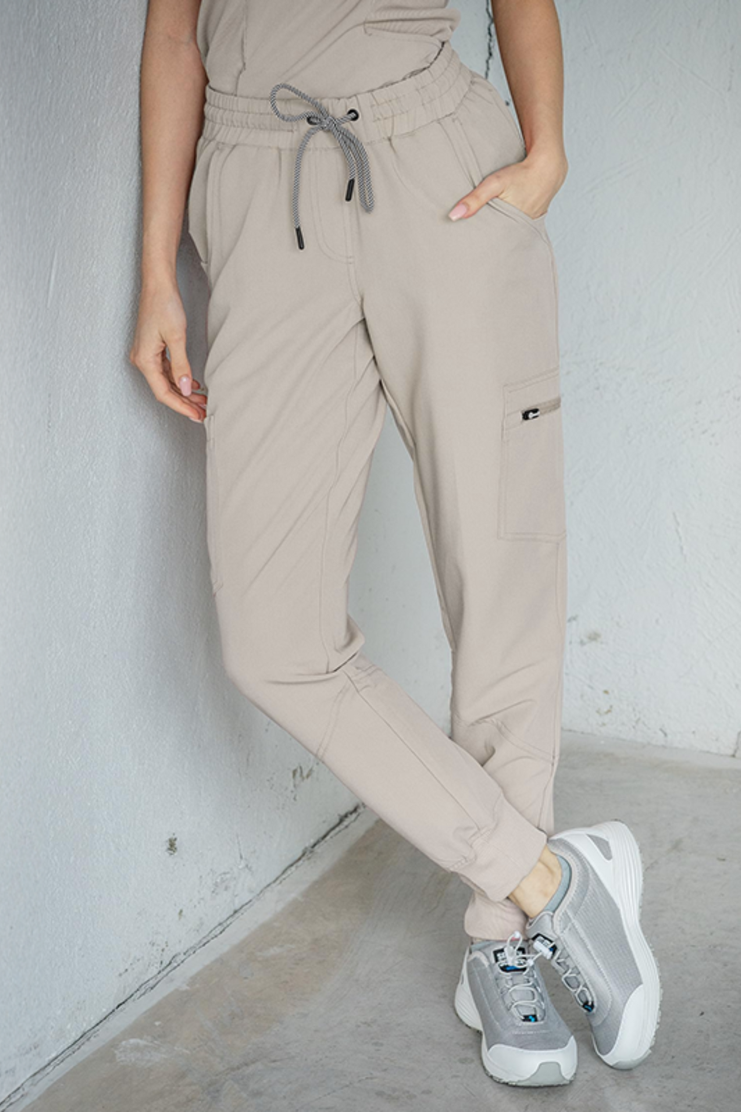 Pantaloni medicali stretch poliester raion 200g nisipiu dama Ricci