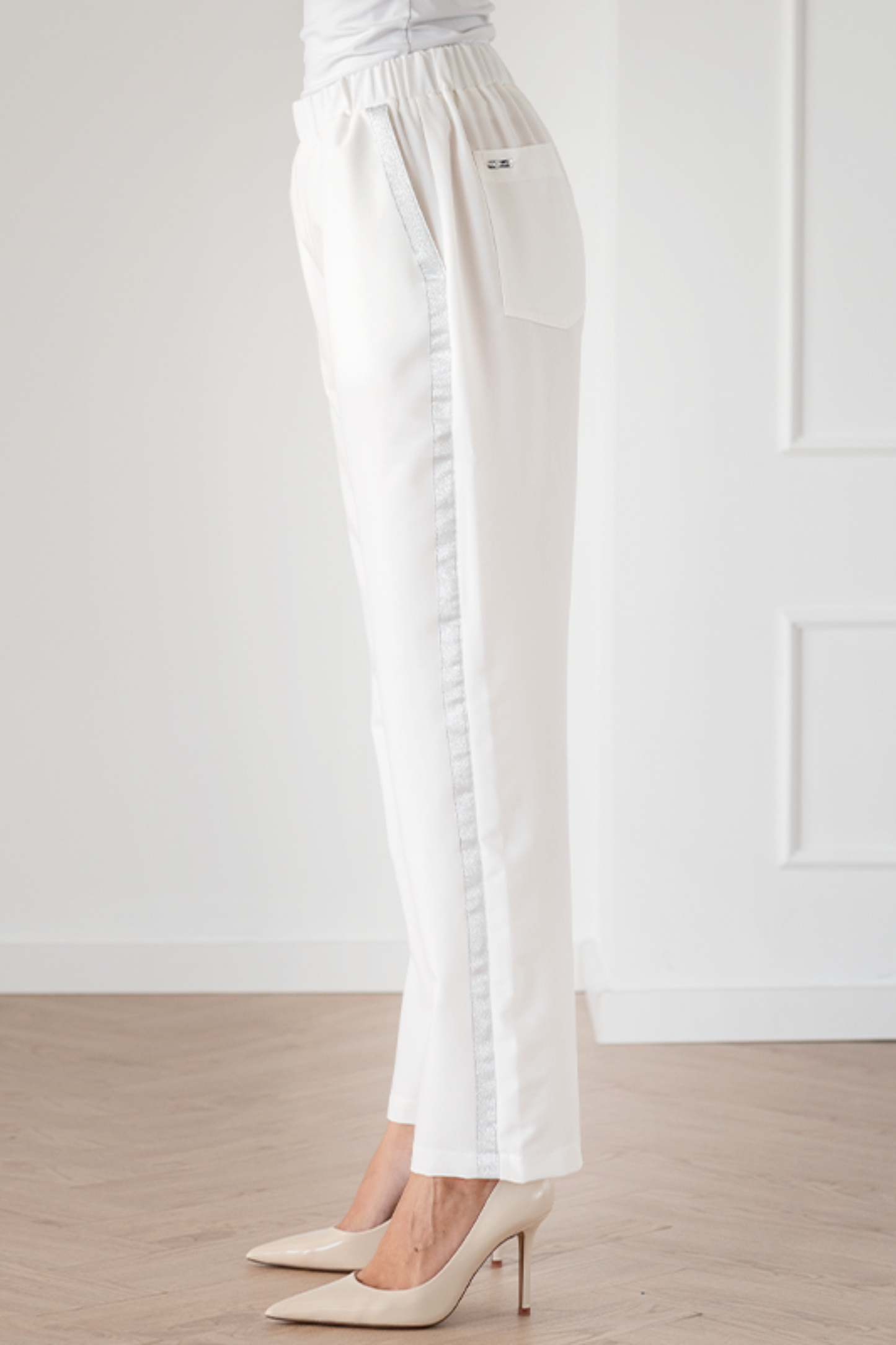 Pantaloni medicali stretch poliester raion cu banda argintie 185g albi dama Viola